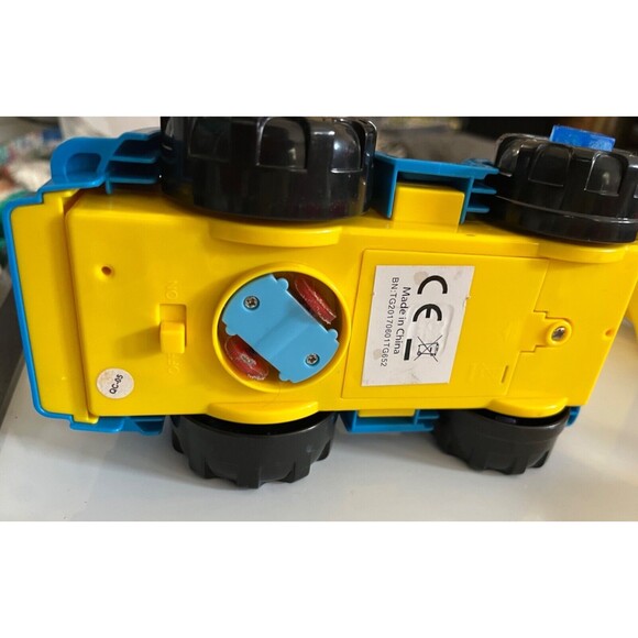 Large Bright Colors Build and Play Construction Set D101 - Picture 10 of 12